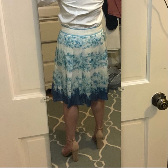 Tommy Bahama Silk Skirt - Picture 10 of 17